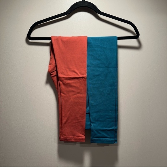 NEW JR TWEEN SET OF 2 NEW LulaRoe Soft Leggings One Size Juniors 8-16 Blue Red - Picture 10 of 13